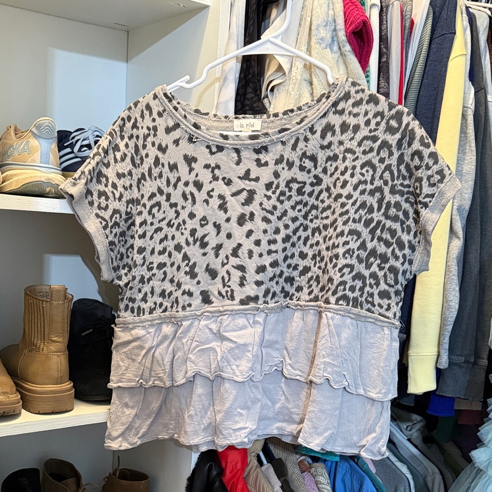 LA MIEL Kids Leopard Print Top with Ruffle Hem